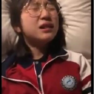 河南实验中学眼镜L莉自拍完整版视频，广告水印，观看下载，热门事件
